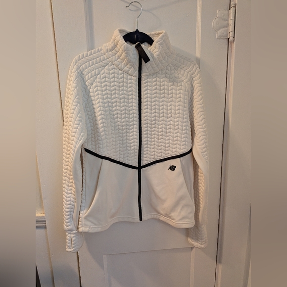 New Balance Jackets & Blazers - New Balance Women's Heatloft Athletic White Jacket - Size M